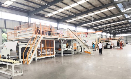 ligne de production de matériaux enroulés imperméables non asphaltés